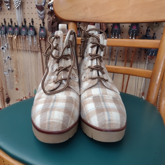 Lady shoes - Picture 3 of 3